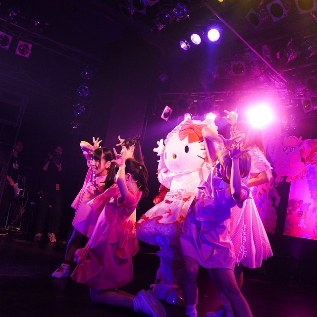 相沢梨紗 Wwd大冒険tour15 乙女の世界はまた不思議なことばかり In 横浜 ライブ前はmv撮影をしたり 新曲 ムなさわぎのヒみつ をハローキティちゃん Moe Zine 相沢梨紗 Wwd大冒険tour15 乙女の世界はまた不思議なことばかり In 横浜 ライブ前はmv撮影をしたり 新曲 ムなさわぎのヒみつ をハローキティちゃん Moe Zine
