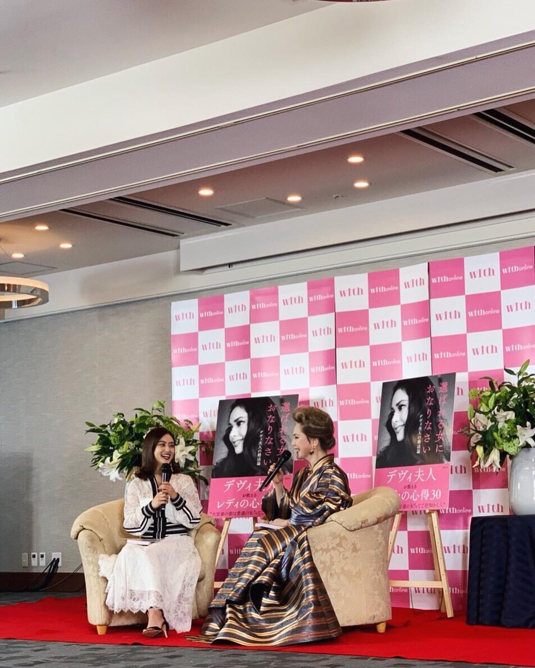 谷まりあ With主催 デヴィ夫人にお招き頂き 選ばれる女におなりなさい 発売イベントにお邪魔しました夫人のお誕生日でもあったのでお祝いも一緒 にできて嬉しかったで Moe Zine