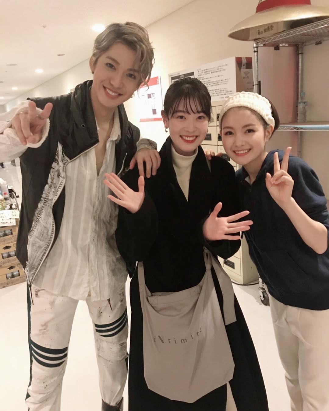 葵わかな 本日は昼公演 ありがとうございました わろてんか でご一緒した水上京香ちゃんが観に来てくれました 息子 隼也の奥さん 椿さん役でした 実際は3つ年上の Moe Zine