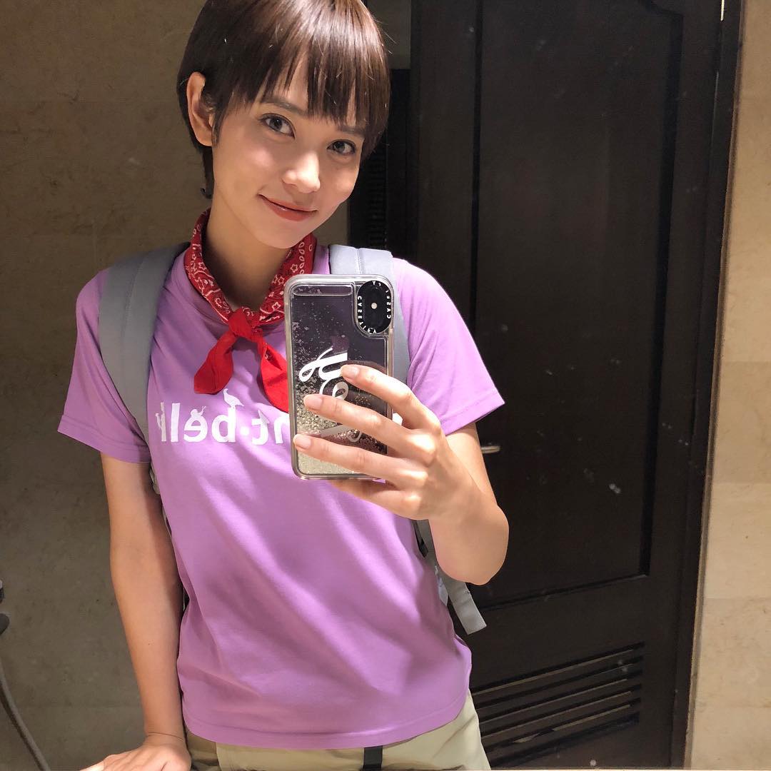 依吹怜 ミステリーハンターと言えばモンベルだよね笑 シンプルなtシャツもバンダナ巻くとオシャレ Stylingは Neutral Management の松本人美さ Moe Zine