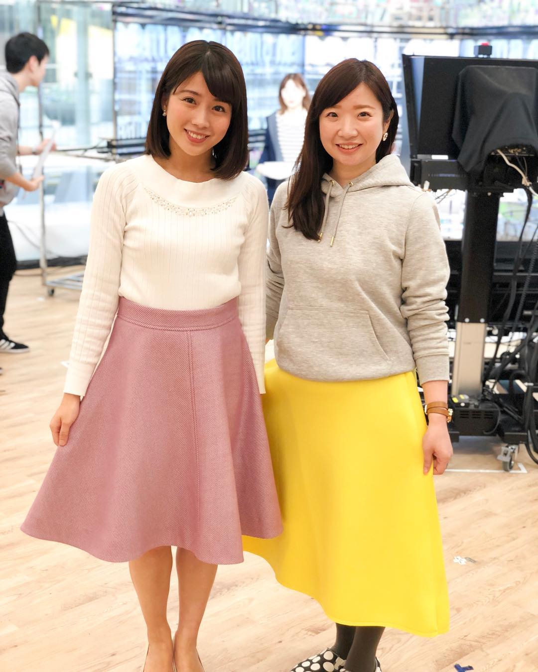 田中萌 今日は暖かくなるようですね いつもかわいい服を着ているスタッフ 二人とも春色スカートだったので撮りました 金曜日 金曜日 Abemamorni Moe Zine 田中萌 今日は暖かくなるようですね いつもかわいい服を着ているスタッフ 二人とも春色スカートだったので撮りました 金曜日 金曜日 Abemamorni Moe Zine