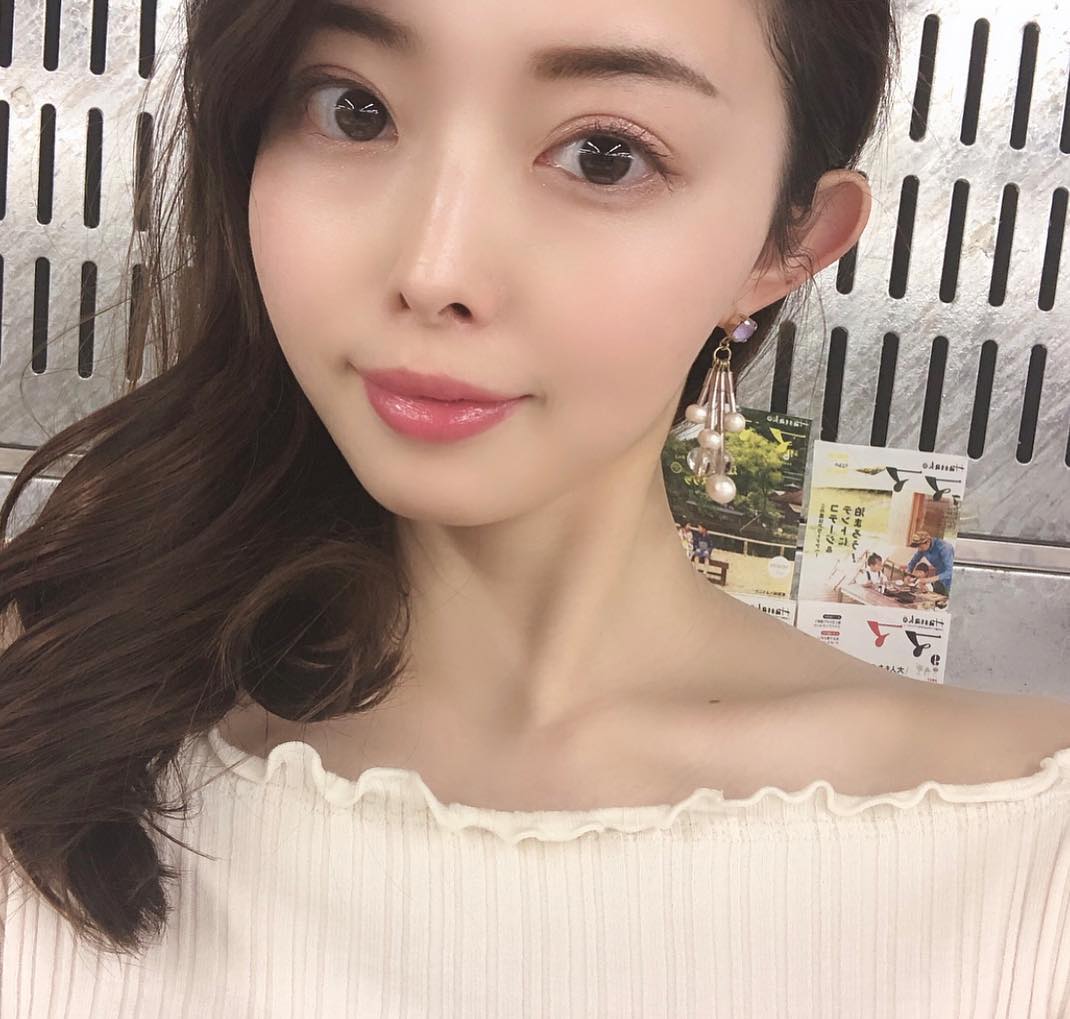 松下侑衣花 ジルスチュアート リップブロッサム 36 顔が明るく そしてちょっと甘い雰囲気になる可愛いピンク 新作ではないけど 春っぽい顔になれるから今の時期にぴったり Moe Zine