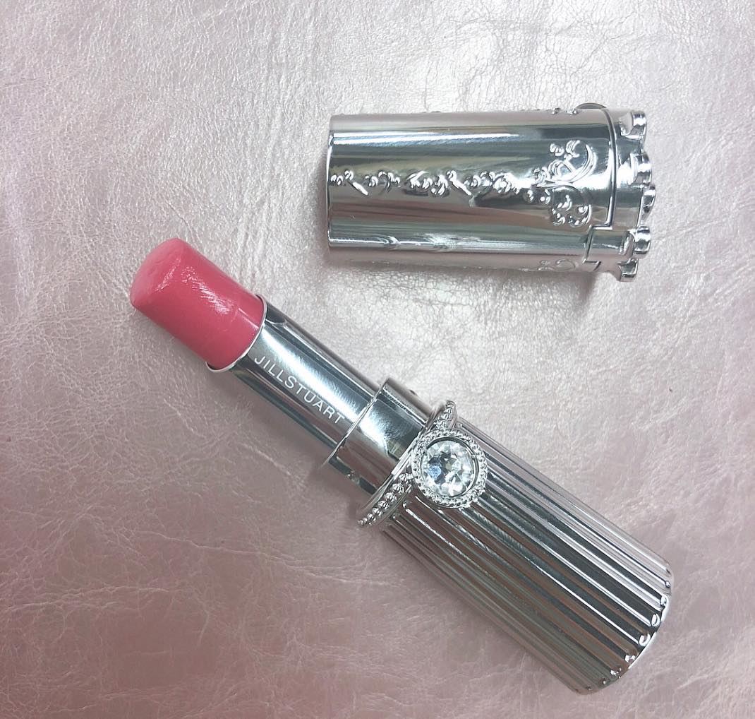 松下侑衣花 ジルスチュアート リップブロッサム 36 顔が明るく そしてちょっと甘い雰囲気になる可愛いピンク 新作ではないけど 春っぽい顔になれるから今の時期にぴったり Moe Zine