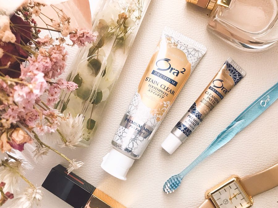 菅野結以 オーラルケアのおはなし スキンケアみたいに歯のケアも ２つの美白ペーストをライン使いしてるよ 毎日のベーシックケアはオーラツー プレミアム ステインクリ Moe Zine