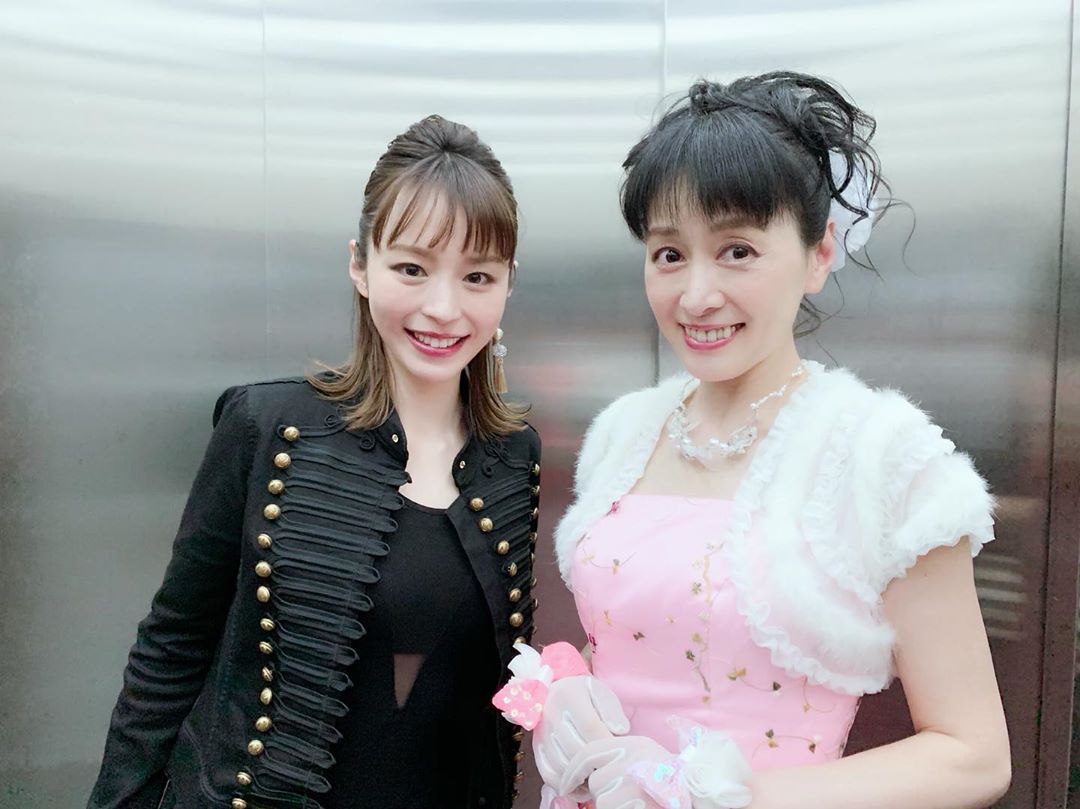 平野綾 横山智佐さん 数年前にご一緒したイベントでゲキテイのバックダンサーをやらせていただいたのが良き思い出 嬉しいことにそれから仲良くさせていただいています Moe Zine