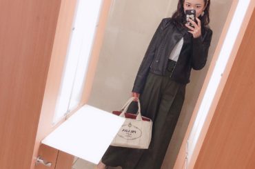 普段着はカジュアルなパーカーが多いけど、たまにはこーゆー格好もします(笑)

#ootd  #zara #prada  #カチューシャ #オールバック #おでこ...
