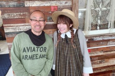 .
赤毛のアンCM撮影のときに
メイクでついてくれた毎度おなじみ山田さん
1枚目、目つぶっとーけど使っていいって言ったけん使わせて頂きました(笑)
山田さんとお...