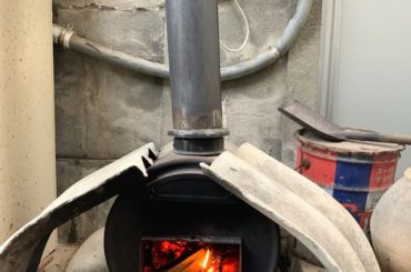 .
「お風呂を木で沸かす」
島根の祖父母の家のお風呂は電気ではなく薪で沸かしてるんです。
小さい時からお風呂沸かすの手伝うの好きだったなぁ、今でも暖炉とか火をつ...