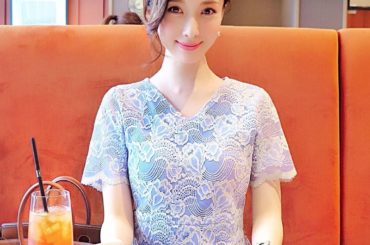 今日着ていたこちらの爽やかなブルーのレースワンピースは﻿モントレゾールの春夏イチオシです﻿
﻿
こちらは被り着脱タイプのワンピースのため、﻿
Mサイズからの展開...