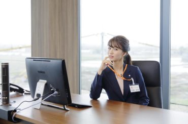 先日、イメージキャラクターを務めさせて頂いている、クスリのアオキさんの新社屋完成を記念した竣工式に参加させて頂きました。

とても綺麗な社屋で、社長室にも案内し...