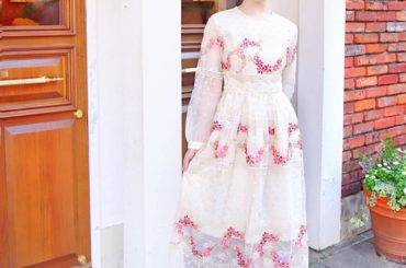 ﻿
﻿
高品質.ボーダー花刺繍レースロングドレスワンピース﻿
﻿
お花の刺繍がボーダー状にデザインされた可愛いロングワンピース﻿
﻿
アーム部分はシースルーで女...