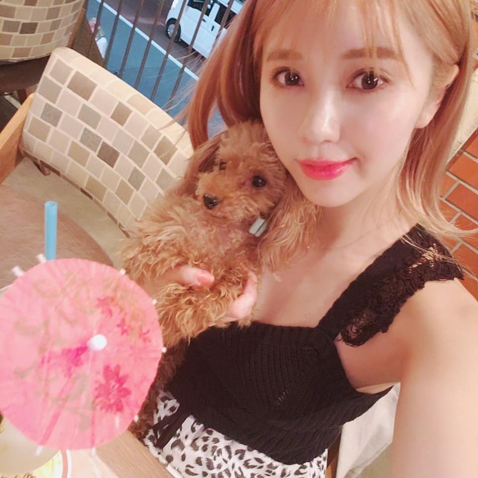 堀絵梨子 レオとピニャコラーダ 上手に撮れなかった 2枚目の写真 友達が最近写真にこってて とても綺麗に撮ってくれた Photo 사진 셀카 Selca Moe Zine 堀絵梨子 レオとピニャコラーダ 上手に撮れなかった 2枚目の写真 友達が最近写真にこってて とても綺麗に撮ってくれた Photo 사진 셀카 Selca Moe Zine