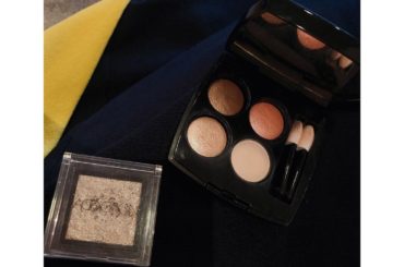 最近ナチュラル系のメイクをする時によく使ってるアイシャドウ
左が#addiction #ザアイシャドウ092 右が#chanel #レキャトルオンブル314 (...