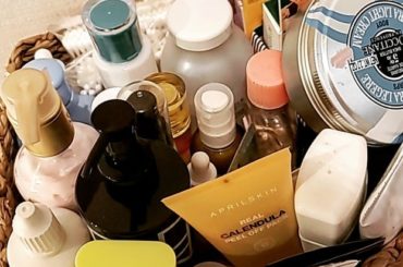 これらを毎日
ペタペタペタペタ。
明日バッチリ紹介します。
本当に毎日が大事！
おやすみ
#skincare  #face #facial #bodycare ...