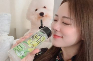 さらさらパウダーが入っててベタつく時期にもぴったりなボディージェル！
私はシトラスミントの香りがすき！
ジェルは手に乗せるとさらっと水みたいになってのびもいいよ...