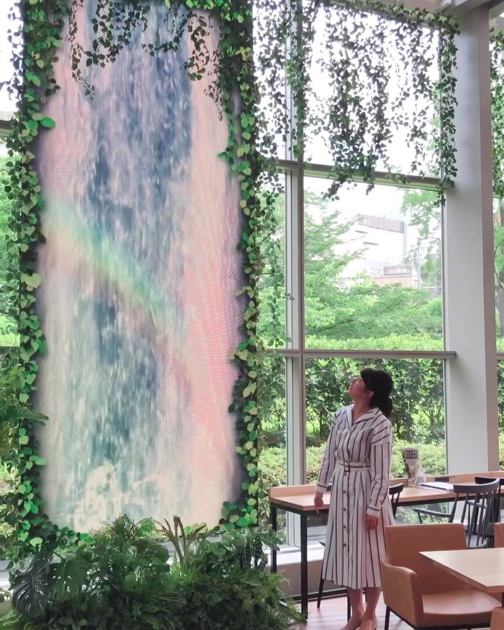 田中萌 テレビ朝日 本社１階アトリウムに 新しくカフェがオープンしました ゴーちゃん が滝をのぼってゆく 笑 どなたでも利用できるので ぜひ遊びにきてください Moe Zine