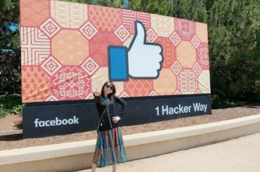 Facebook本社﻿
﻿
﻿
ハルヒポーズのver.にしました﻿
﻿
この日は開会式に出席し、﻿
その後は近くのアウトレットでお買い物﻿
﻿
晩御飯はアメリカ...