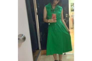 昨日は公演でした
激安古着屋さんの半額セールで
さらに安く買い取ったワンピース笑
みどりだし単色だしインパクト大です
昨日は湿気の多い日だったので
袖無しは楽で...