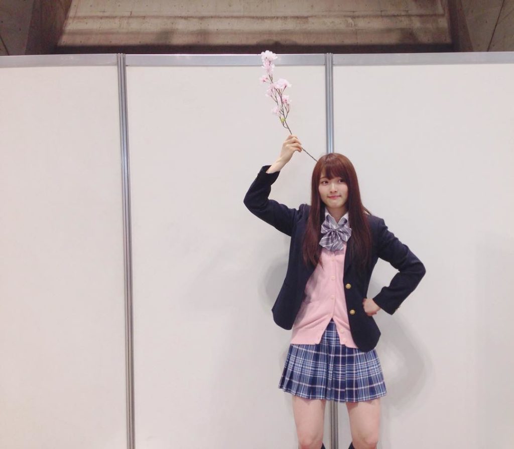 変なポーズ Moe Zine