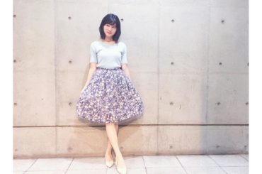 星のスカートがお気に入り
tops:#moussy 
skirt:#agnesb To b #ootd...