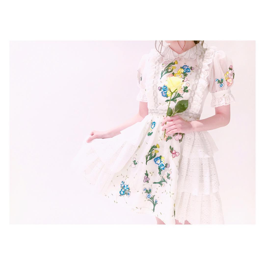 込山榛香 着たかった可愛い衣装だから嬉しい Akb48 衣装 花柄 刺繍 Moe Zine