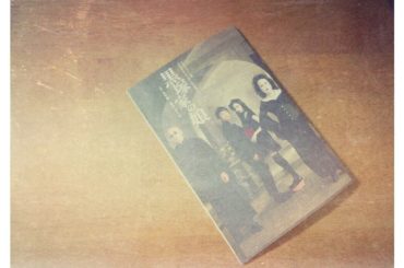 舞台『黒塚家の娘』
恋路に迷い、森を迷った果てに
辿り着いた古いお屋敷。
男は世にも奇妙な黒塚家の母娘に迎えられ、、
*
*
#シスカンパニー 日本文学シアター...