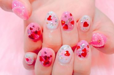 #raviy さんでネイルしてきました
 少し派手な可愛いネイルお気に入り...