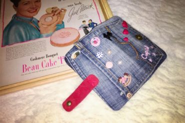 iPhoneケース

りっちゃんが裁縫して作ってくれた世界に１つのiPhoneケース
りっちゃんと同じ種類笑笑...