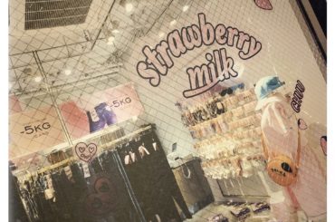 女の子。
*
*
かわいい空間にかわいい洋服。
女の子って素晴らしい。
#chuu ポップアップストアにて。
*
*
#bubbles #strawberrym...