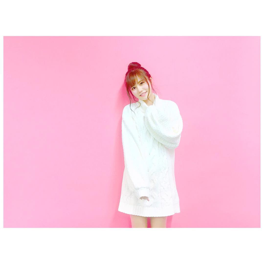 込山榛香 今日はゆる く白ニット Heather で買ったおnewのワンピース着たよ Moe Zine