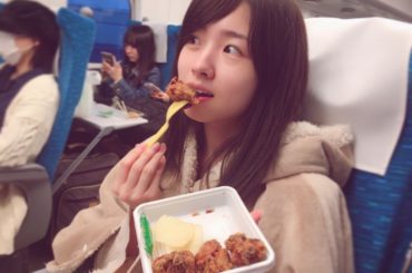 .
今朝、駅弁を食べながら名古屋にやって来ました〜
これからナゴヤドームでの全国握手会！待ってまーす
.
#今日の駅弁は何でしょう？
#この写真で分かるかなぁ...