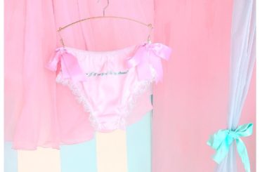 セットが可愛過ぎて写真撮っちゃった
.
InstagramだからUP出来る
.
.
#なまいきリボンスタジオ #セット #BOMB...