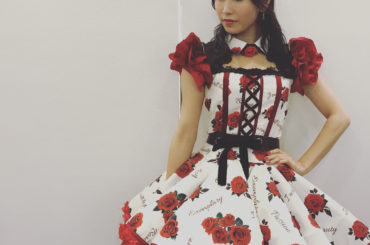 今日の衣装は薔薇でした
そして本日、みぃちゃん25歳！
みぃちゃんの笑顔見てると幸せな気持ちになります。
AKB48、一期生。
いろんなことを見てきたみぃちゃん...