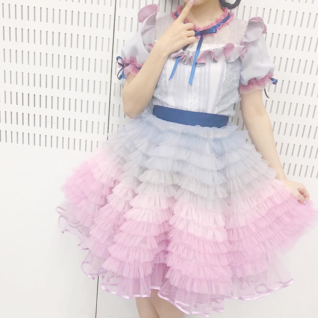 向井地美音 * 新衣装♡ 今回もとっても可愛くて幸せでした。 11月のアンクレット mステ akb衣装... Moe Zine