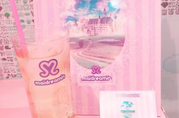 先日、高校生ぶりにメイドカフェへ
数年ぶりに行ってもやっぱり夢の国だった〜
可愛い空間で可愛いメイド服着た可愛いメイドさんに可愛いお料理出してもらって可愛いコミ...