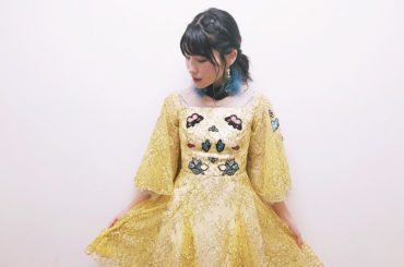 今回、AKB48 9thアルバムに収録されている【キスキャンペーン】という曲をれなっちさんの代わりにパフォーマンスさせていただきました 
私服風の衣装で、大人っ...