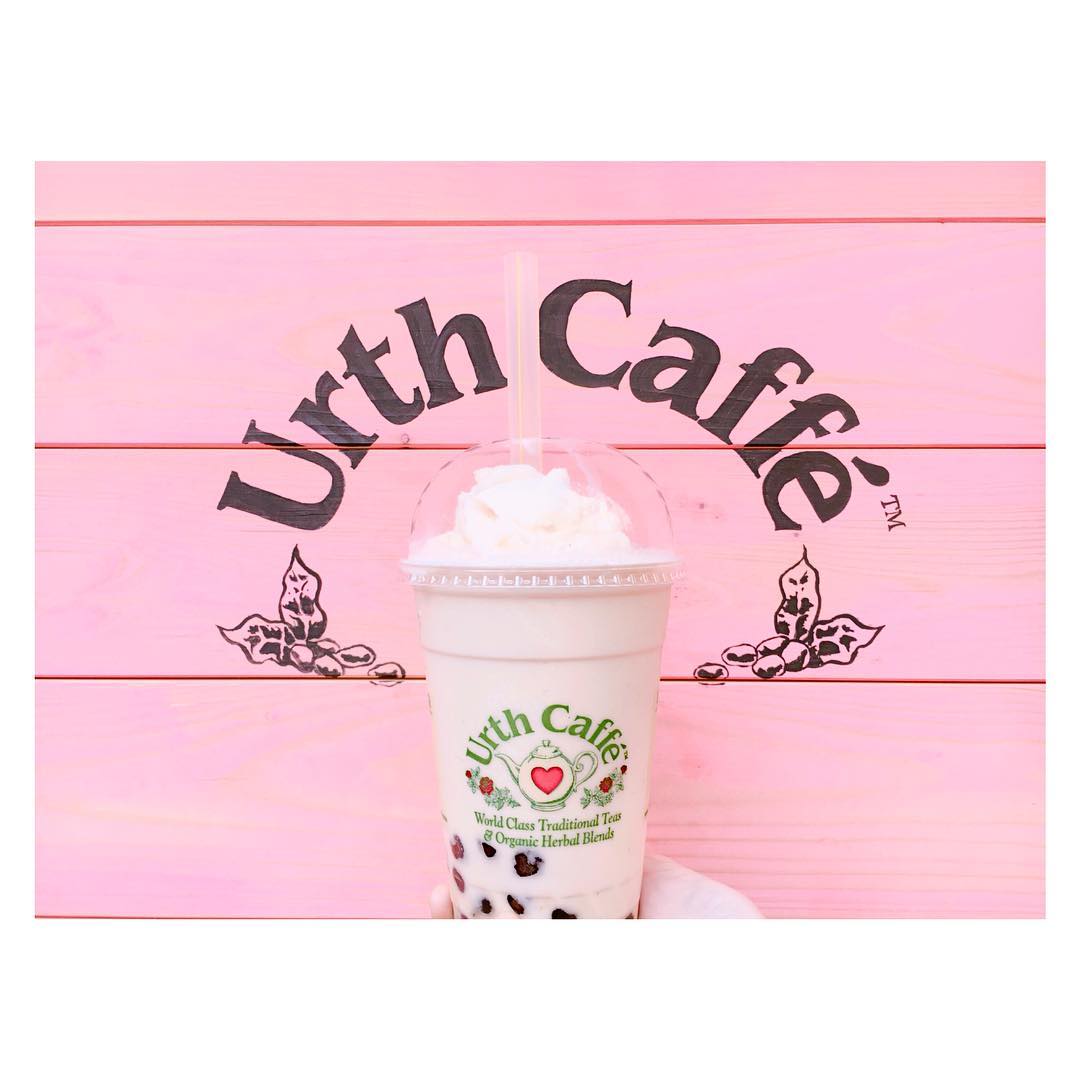 込山榛香 大好きなタピオカ この有名なピンクの背景で撮りたかったんだ Urthcafe カフェ巡り Moe Zine