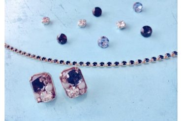 宝石箱
*
*
輝きを
レジンの中に閉じ込めて。
*
*
#ハンドメイドピアス #ビジュー #プレゼント...