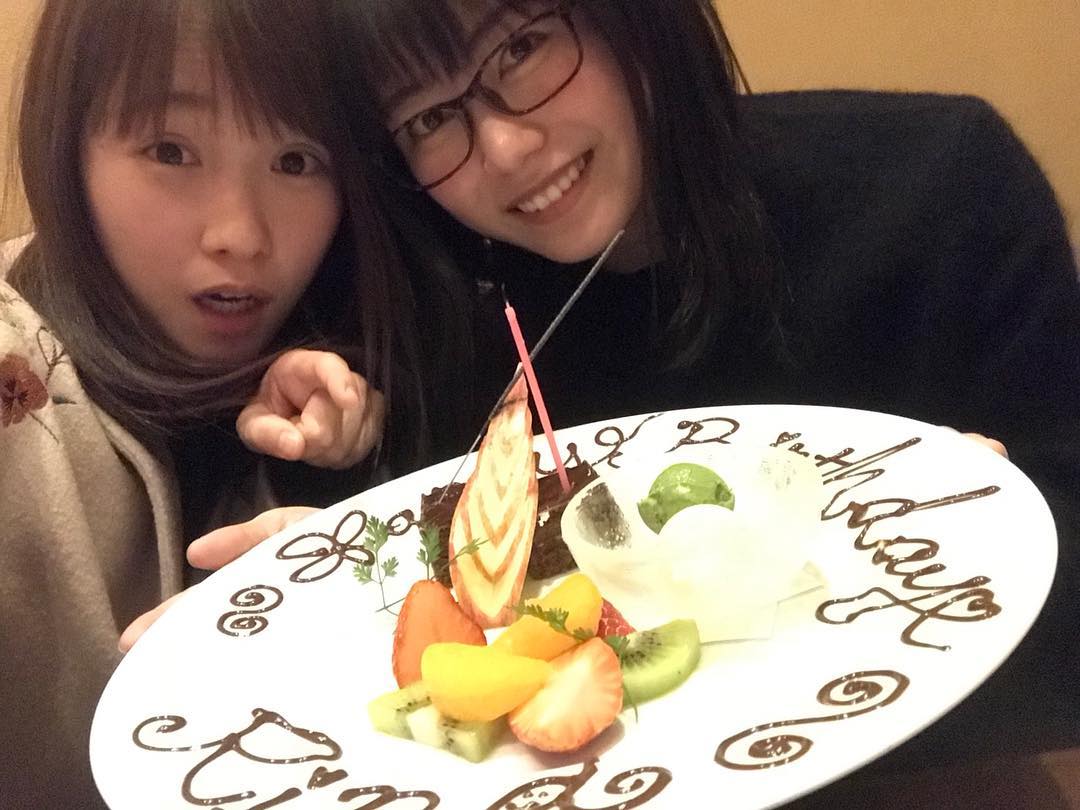 横山由依 先日お祝いできました 大好きな川栄おめでとう 私のサプライズのタイミングが少し遅く 川栄が帰り支度をしたあとだったのでコート着てます 間に合ってよかった Moe Zine 横山由依 先日お祝いできました 大好きな川栄おめでとう 私のサプライズのタイミングが少し遅く 川栄が帰り支度をしたあとだったのでコート着てます 間に合ってよかった Moe Zine