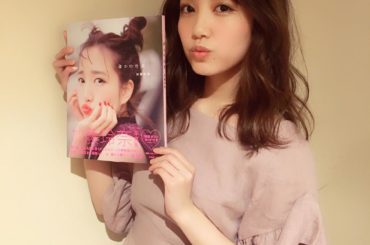 昨日私加藤玲奈1st写真集
#誰かの仕業 が発売されました
念願の写真集。良いものができすぎてなんかまだ夢みたいです。
自画自賛できるぐらい自信作です。
この写...