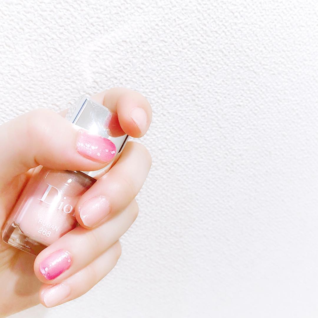 川本紗矢 セルフネイル ネイルカラーは かよからのお誕生日プレゼント ネイル セルフネイル ネイルカラー Dior Moe Zine 川本紗矢 セルフネイル ネイルカラーは かよからのお誕生日プレゼント ネイル セルフネイル ネイルカラー Dior Moe Zine