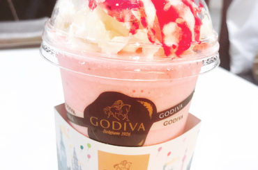 おはよう
昨日ゴディバの #ショコリキサーホワイトチョコレートストロベリーバイオレットチップ (長い)を飲んだよ
いちごの味がしっかりしてて美味しかったよーオス...