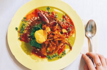 オシャレなドライカレー
皆さんのお昼ご飯は何ー？？
#ランチ #カレー 
#一昨日くらいのやつ 笑...