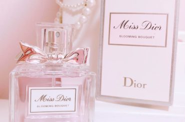 ずっと前から、欲しいけどな〜みんな持ってるからな〜でも欲しいな〜って思ってた香水をついに購入。笑
やっぱり良い香り
#missdior...