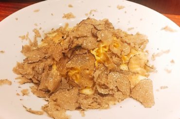 口に入れた瞬間、とてつもない幸福感が脳みそを直撃したこのパスタ...！
広尾にあるBOTTEGAさんの“夏トリュフのタヤリン”
普段パスタとかラーメンとかできる...