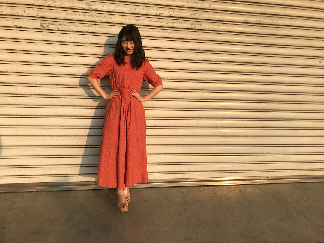 横山由依 ビスー 今日は珍しいオレンジ色のワンピースを 2枚目にタグ付けしてます ビス 猫 Cat Moussy Snidel Moe Zine 横山由依 ビスー 今日は珍しいオレンジ色のワンピースを 2枚目にタグ付けしてます ビス 猫 Cat Moussy Snidel Moe Zine
