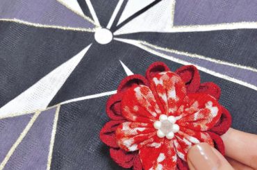 赤の花を差し色に。
*
*
#ハンドメイド #つまみ細工 #浴衣...