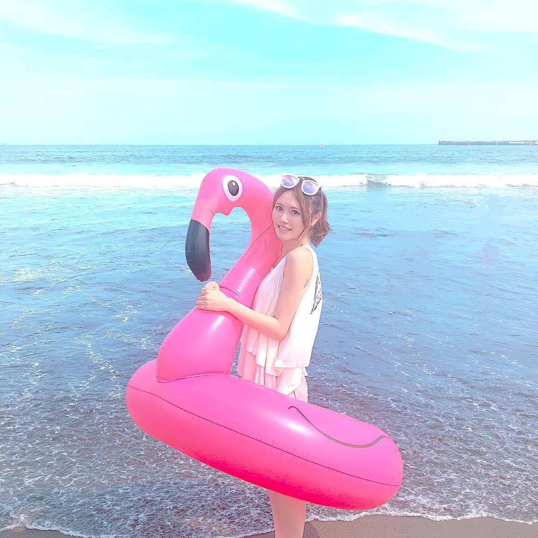 込山榛香 海 湘南に行った時 海にも行ったの 海 湘南 夏 フラミンゴ 夏休み Moe Zine