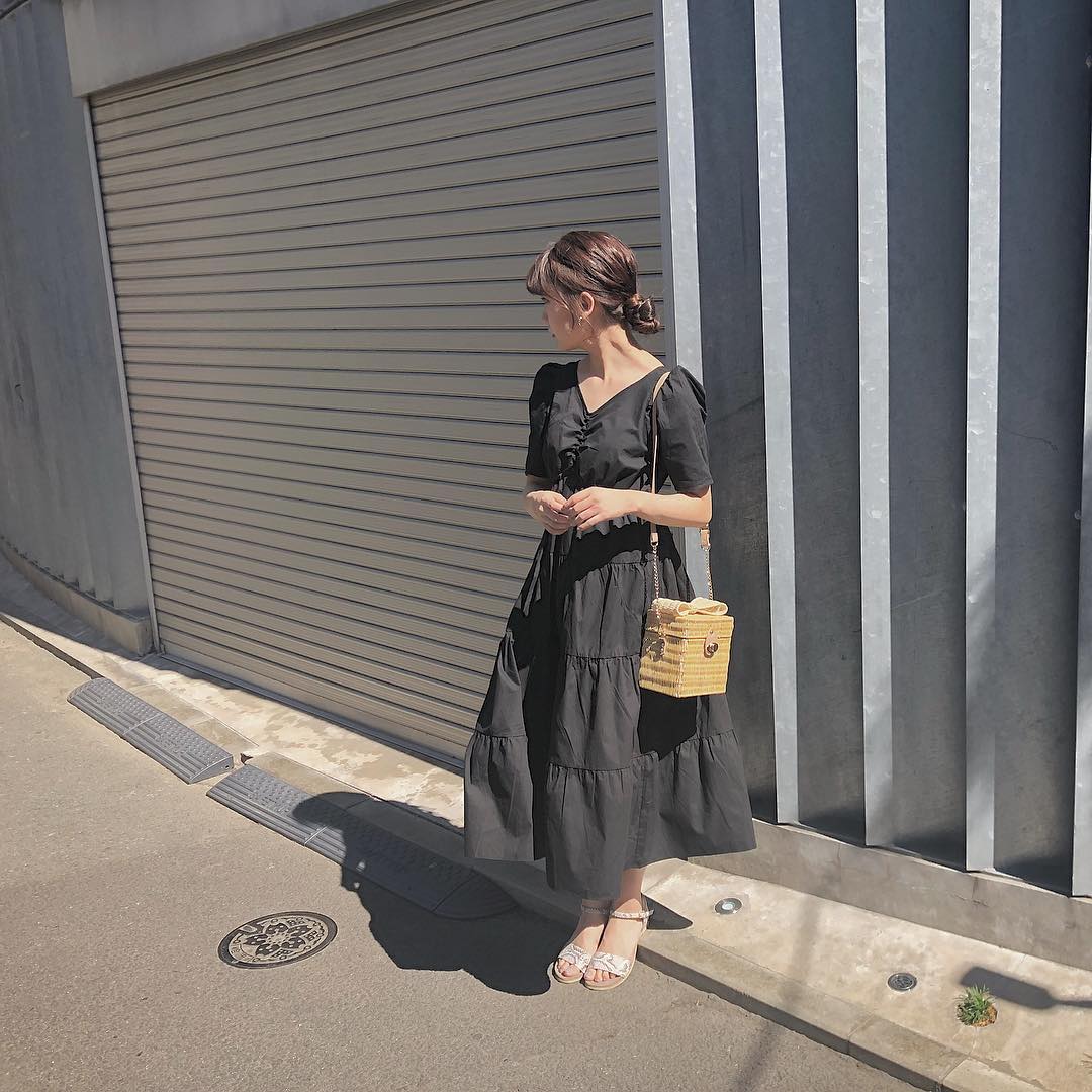 小嶋真子 今日の私服 Niceclaup Official のワンピースは 型がとっても可愛くてお気に入りです 秋にかけてたくさん着たいので 珍しく黒を選んで Moe Zine