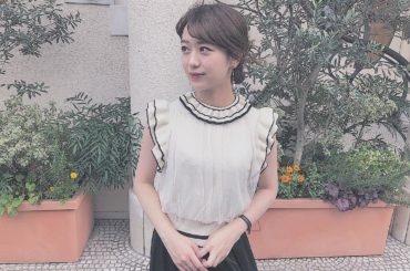 _
風に吹かれてるのは気にしないでください
レースがフリフリで首元も詰まってるから
珍しく大人っぽいお団子してみた！
#furfur #秋服
#ヘアアレンジ #...